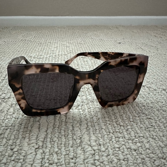 Diff Eyewear Accessories - Diff Eyewear Carson Himalayan Tortoise Rose Gradient Polarized Sunglasses